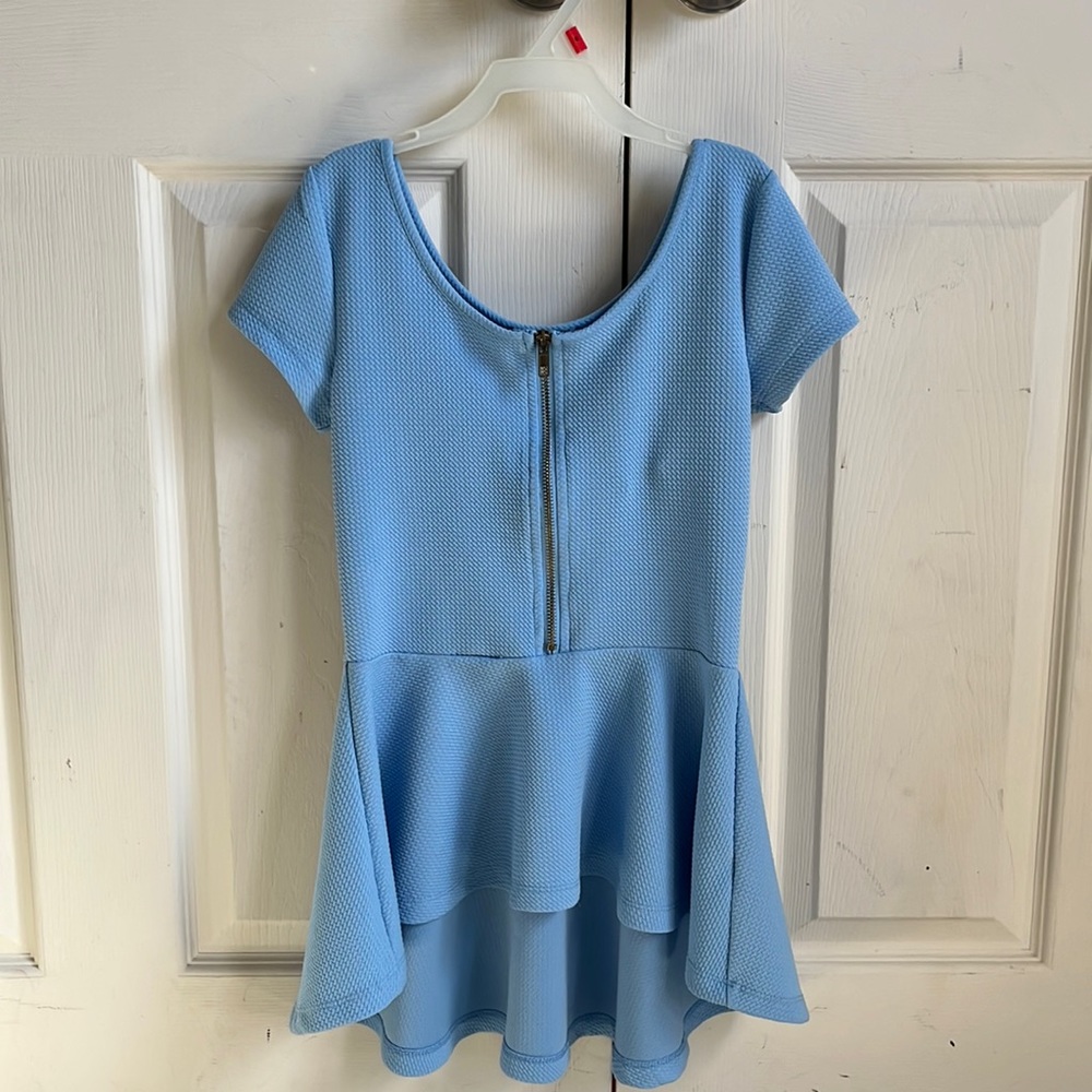 Juniors blue dress shirt. size S